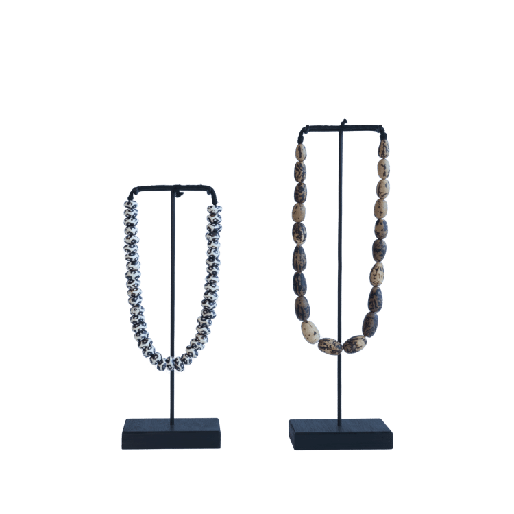 Présentoir pour colliers avec collier 