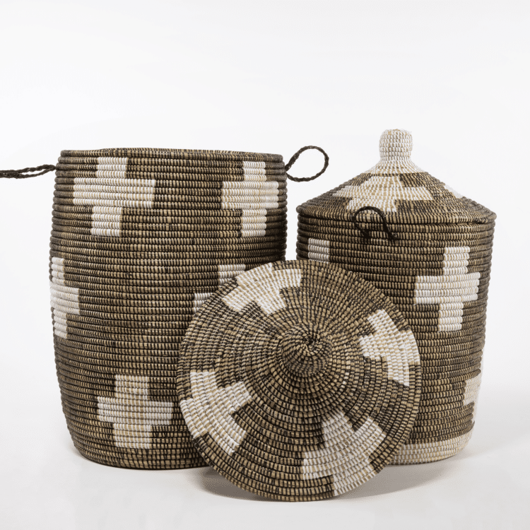 Photo de paniers avec motif croix tendance