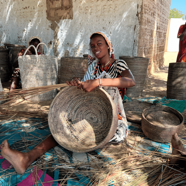 Fabricant de paniers au travail