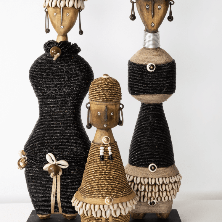 Poupée Namji – A4 (Noir)