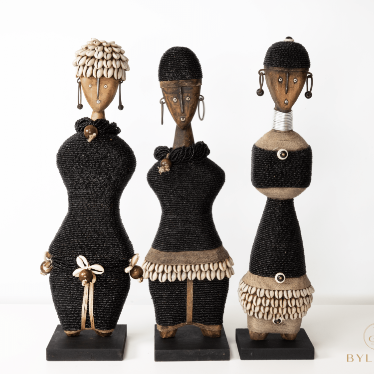 Poupée Namji – A4 (Noir)