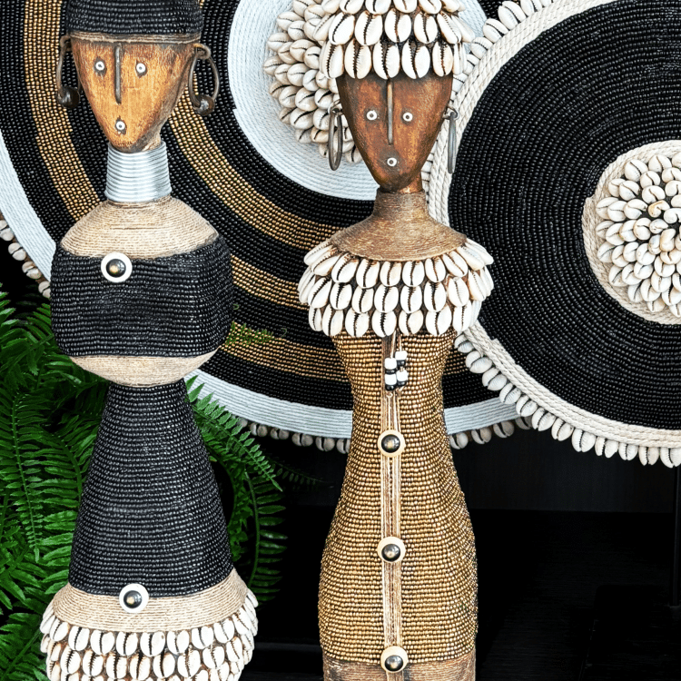 Poupée Namji – A4 (Noir)